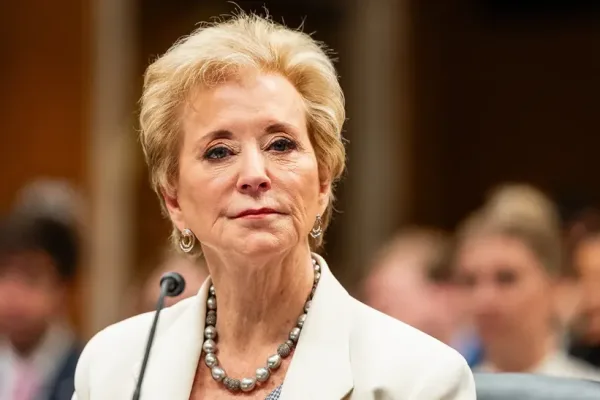 琳达·麦克马洪（Linda McMahon）