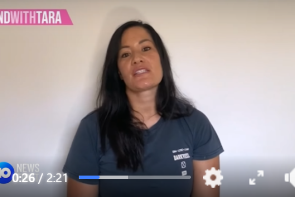Tara Michelle Enoka是一位拥有四个孩子的母亲，也是一名跆拳道运动员。(Facebook视频截图）